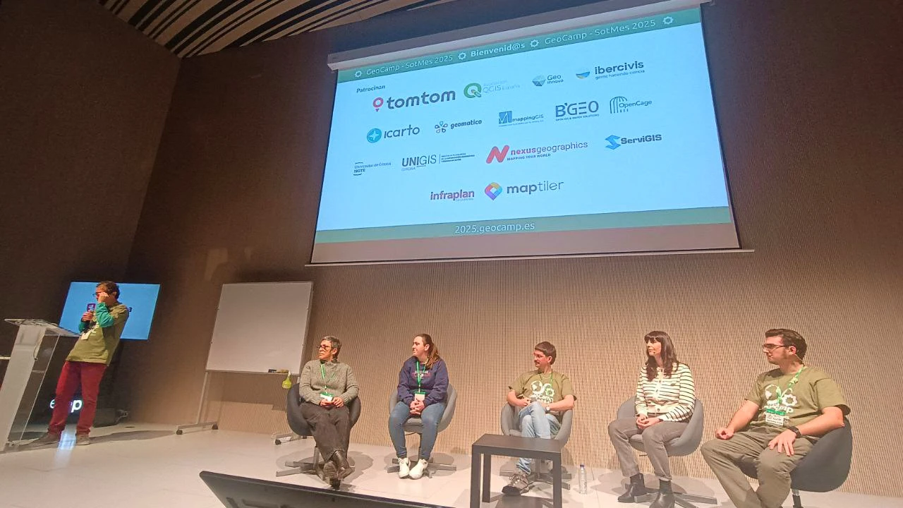 2025-12-18-geocamp-and-sotm-es-3.webp